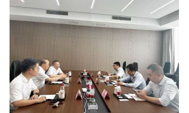 浦发银行常州分行许飞行长一行莅临坤泰公司考察交流